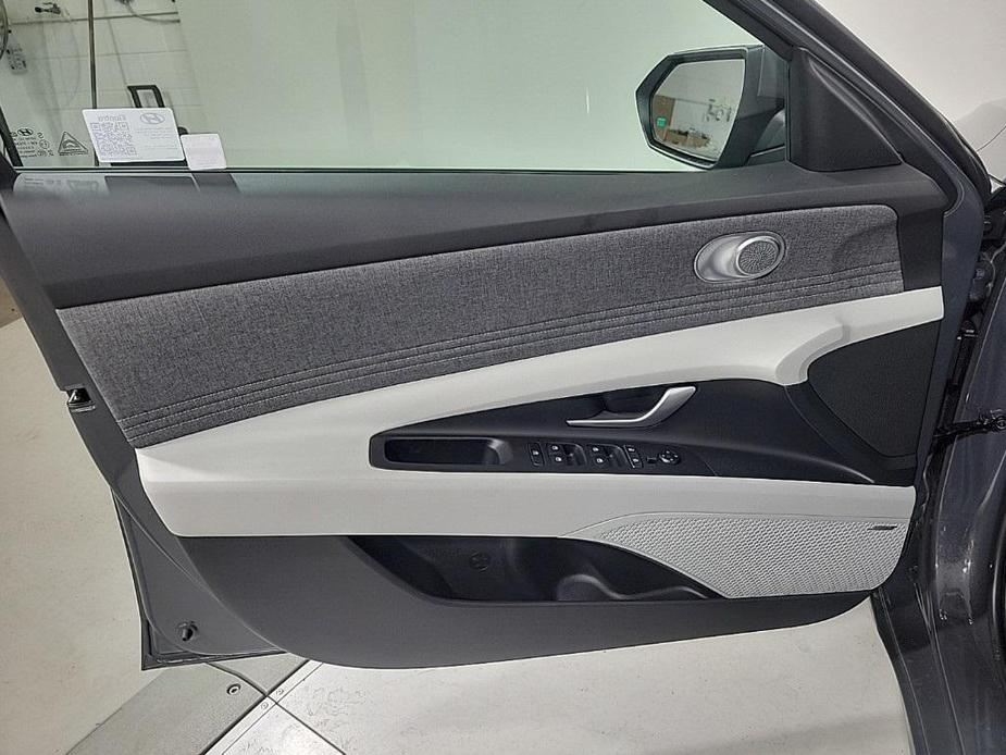 new 2024 Hyundai Elantra car, priced at $26,893