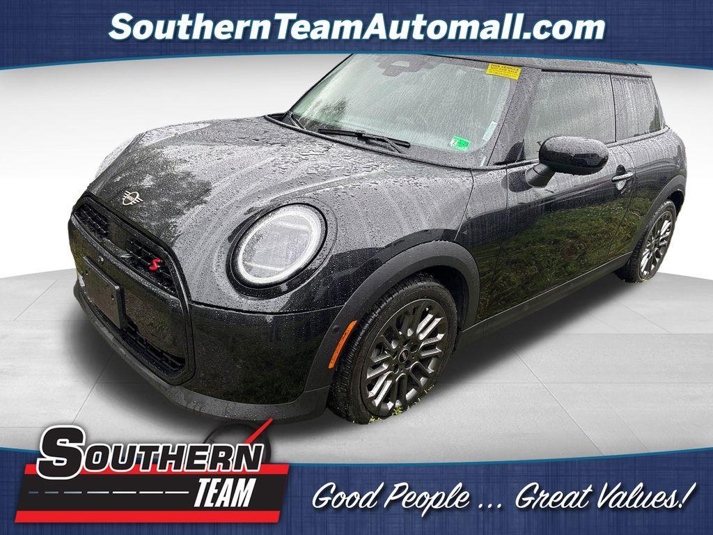 used 2025 MINI Hardtop car, priced at $34,117