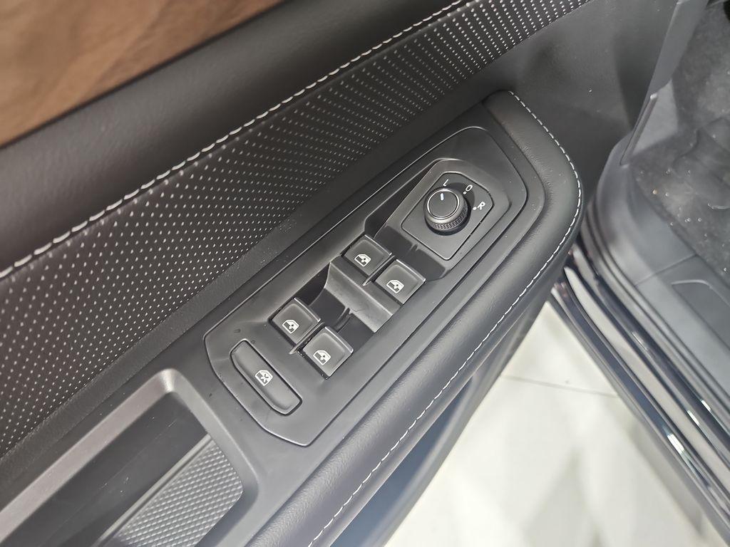 new 2026 Volkswagen Atlas car, priced at $41,233