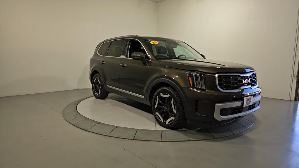 used 2023 Kia Telluride car, priced at $33,357