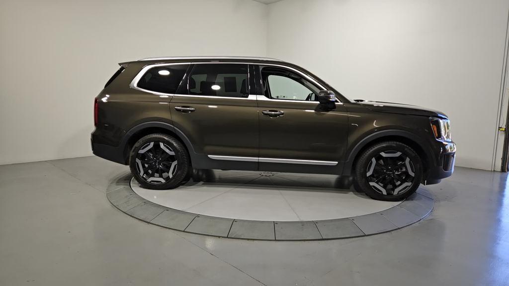 used 2023 Kia Telluride car, priced at $33,357