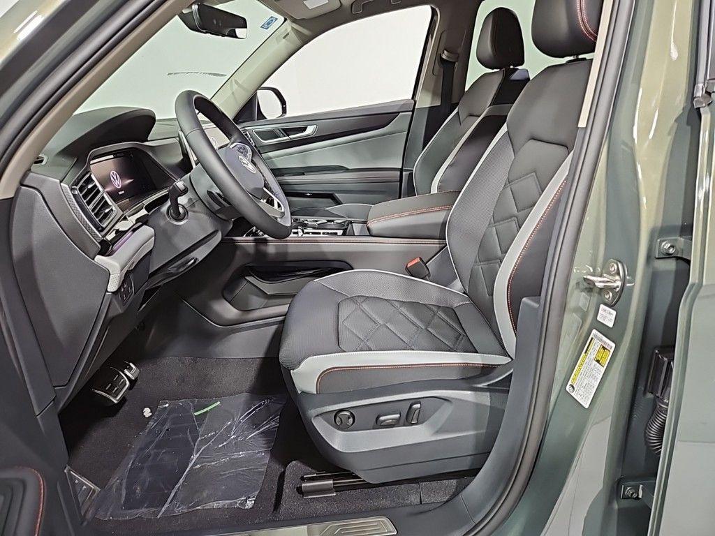 new 2025 Volkswagen Atlas car, priced at $45,759