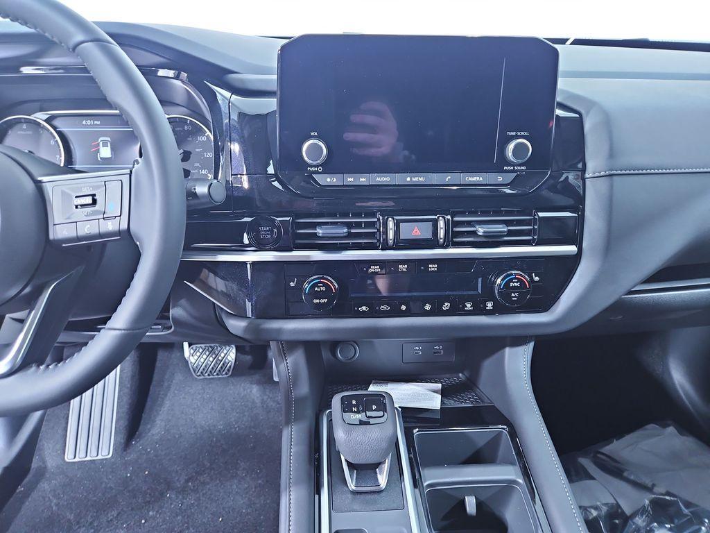 new 2025 Nissan Pathfinder car, priced at $36,170