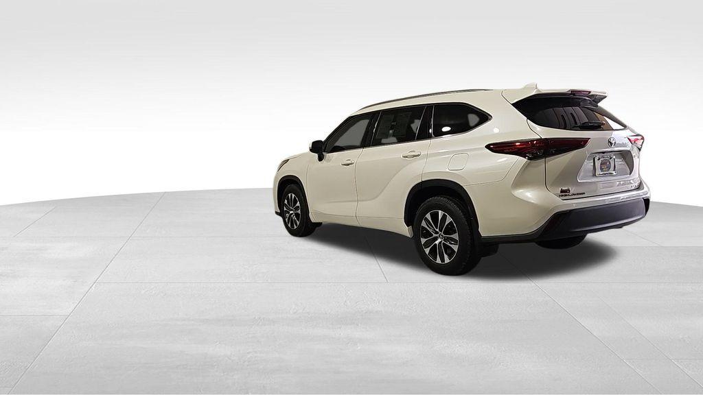used 2020 Toyota Highlander car, priced at $30,725