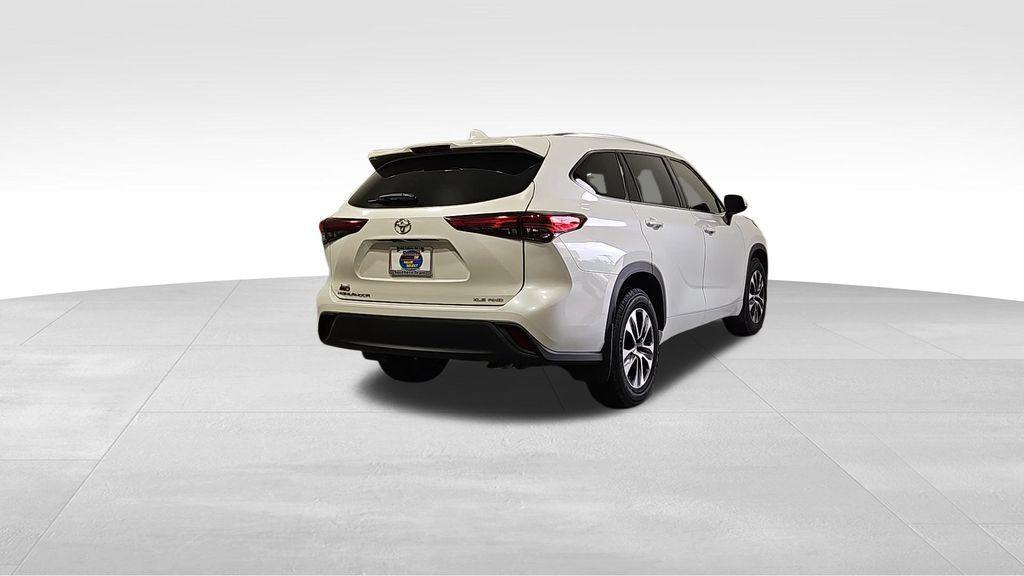 used 2020 Toyota Highlander car, priced at $30,725