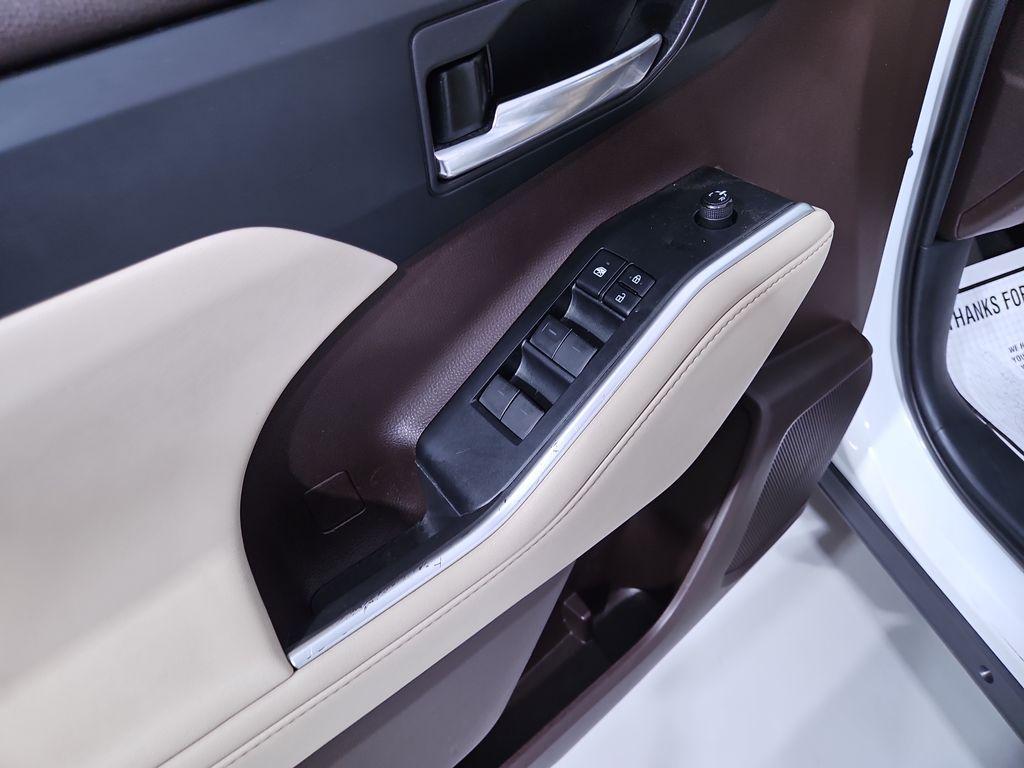 used 2020 Toyota Highlander car, priced at $30,725