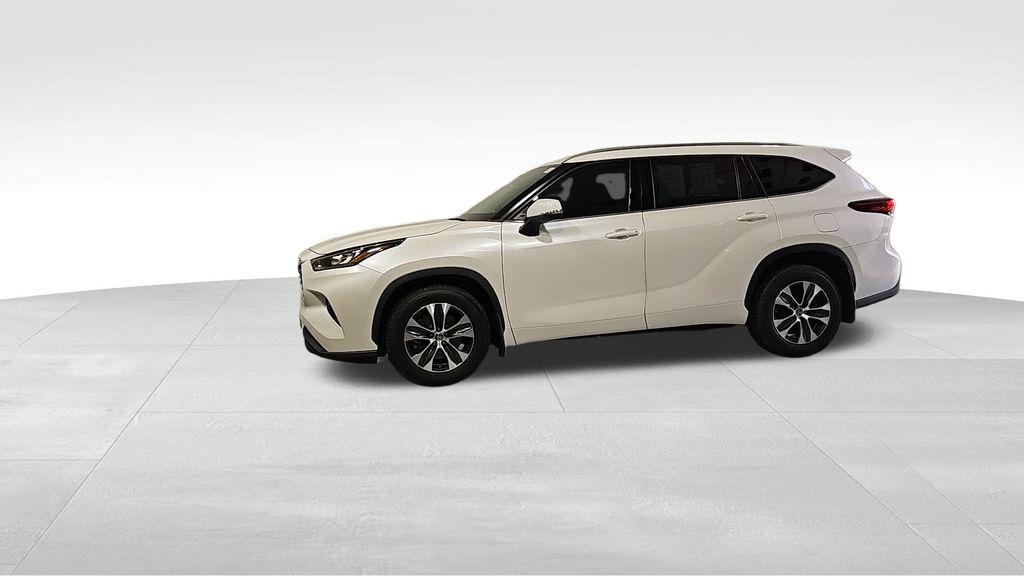 used 2020 Toyota Highlander car, priced at $30,725