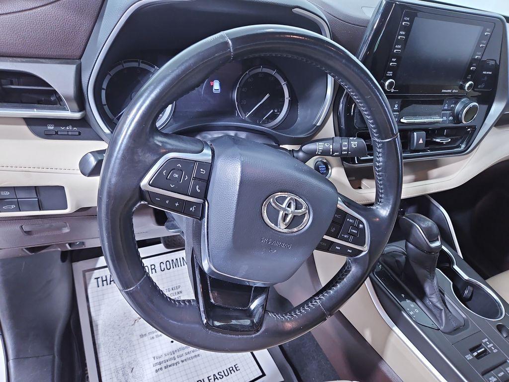used 2020 Toyota Highlander car, priced at $30,725