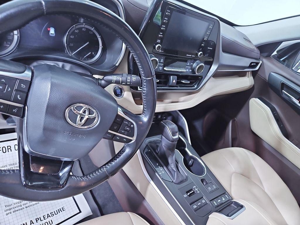 used 2020 Toyota Highlander car, priced at $30,725