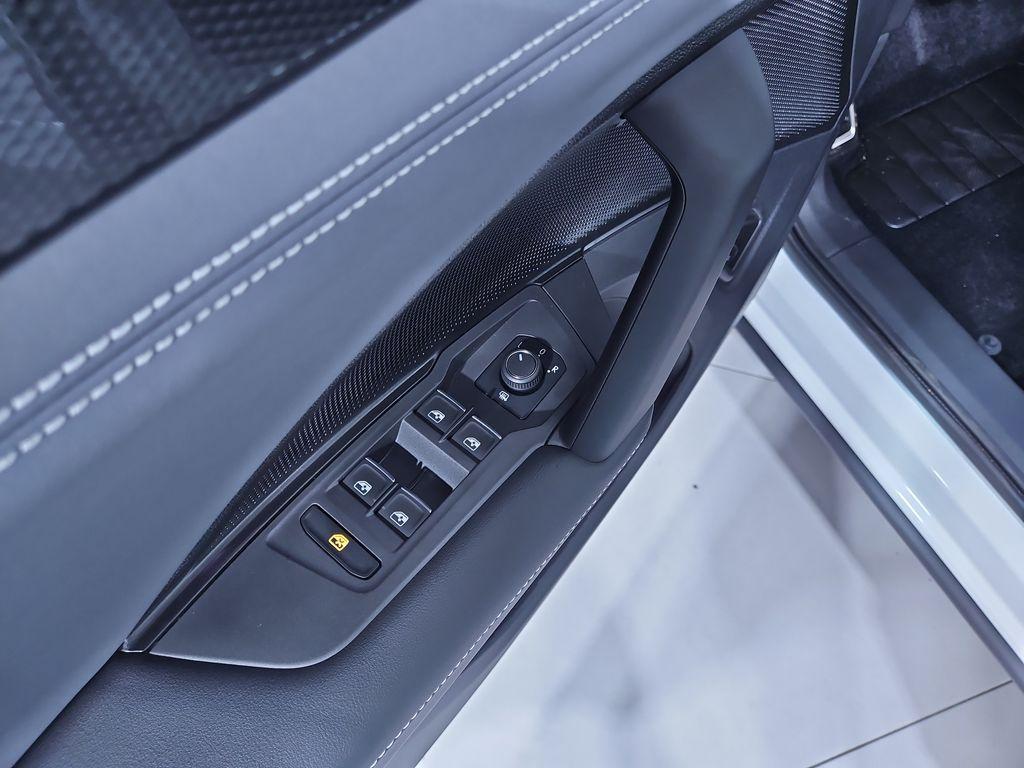 new 2025 Volkswagen Tiguan car, priced at $38,559