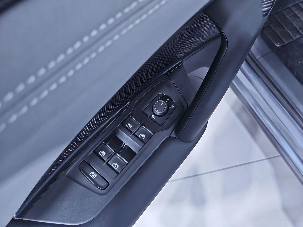 new 2025 Volkswagen Tiguan car, priced at $37,395