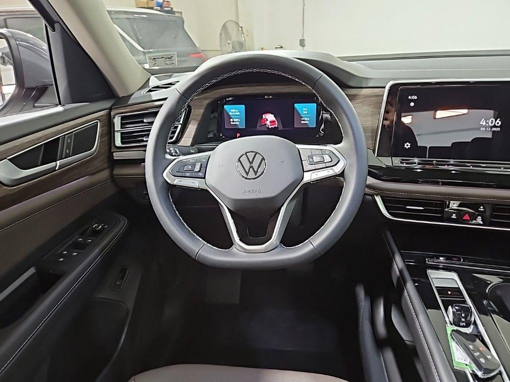 new 2025 Volkswagen Atlas car, priced at $47,691