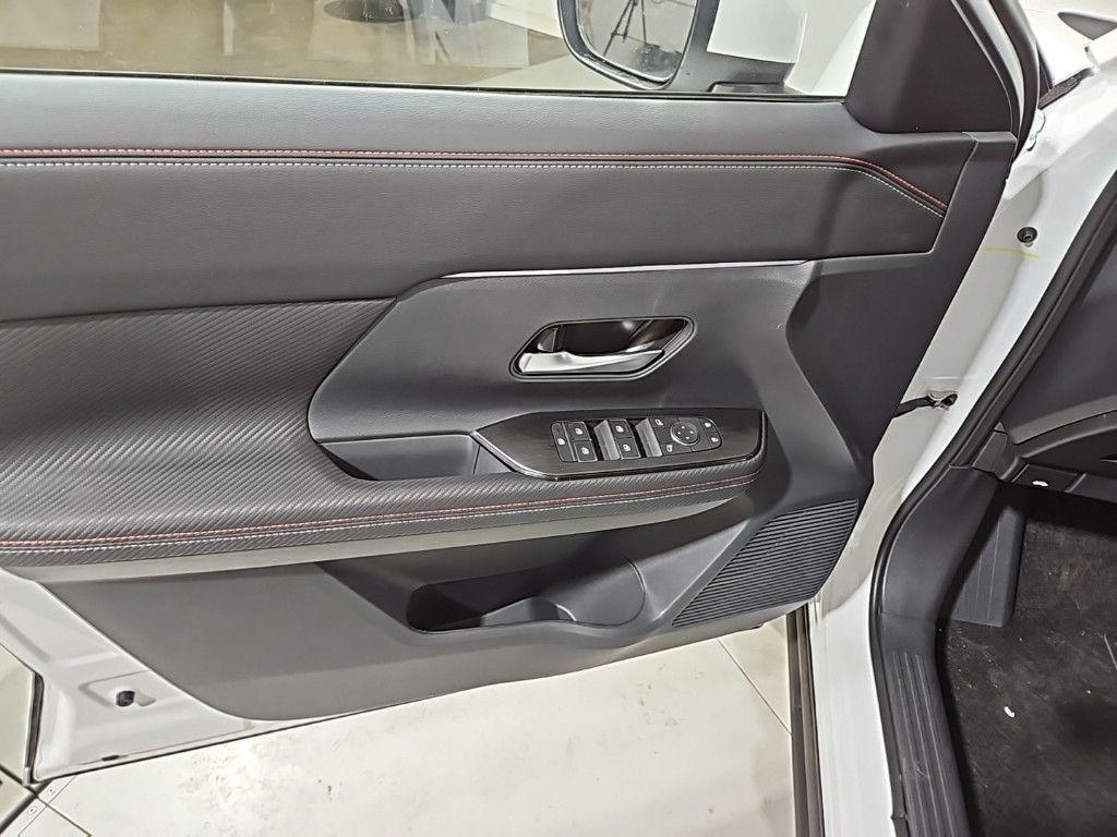 new 2025 Nissan Kicks car, priced at $28,916
