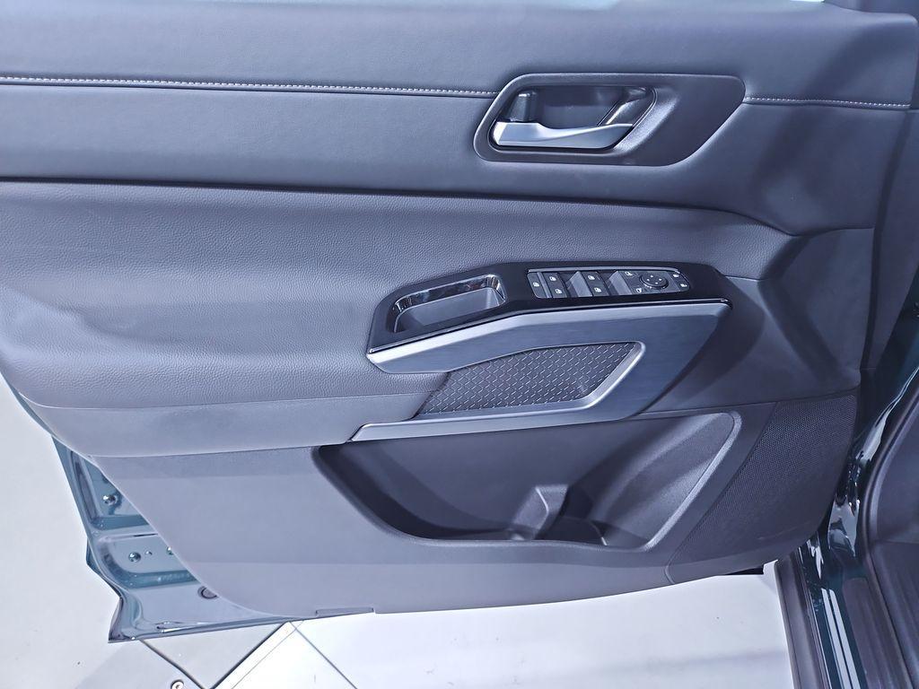 new 2025 Nissan Pathfinder car, priced at $39,881
