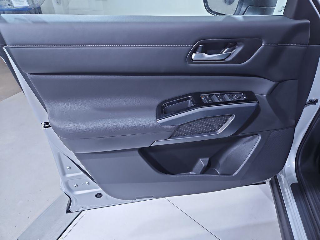 new 2025 Nissan Pathfinder car, priced at $45,921