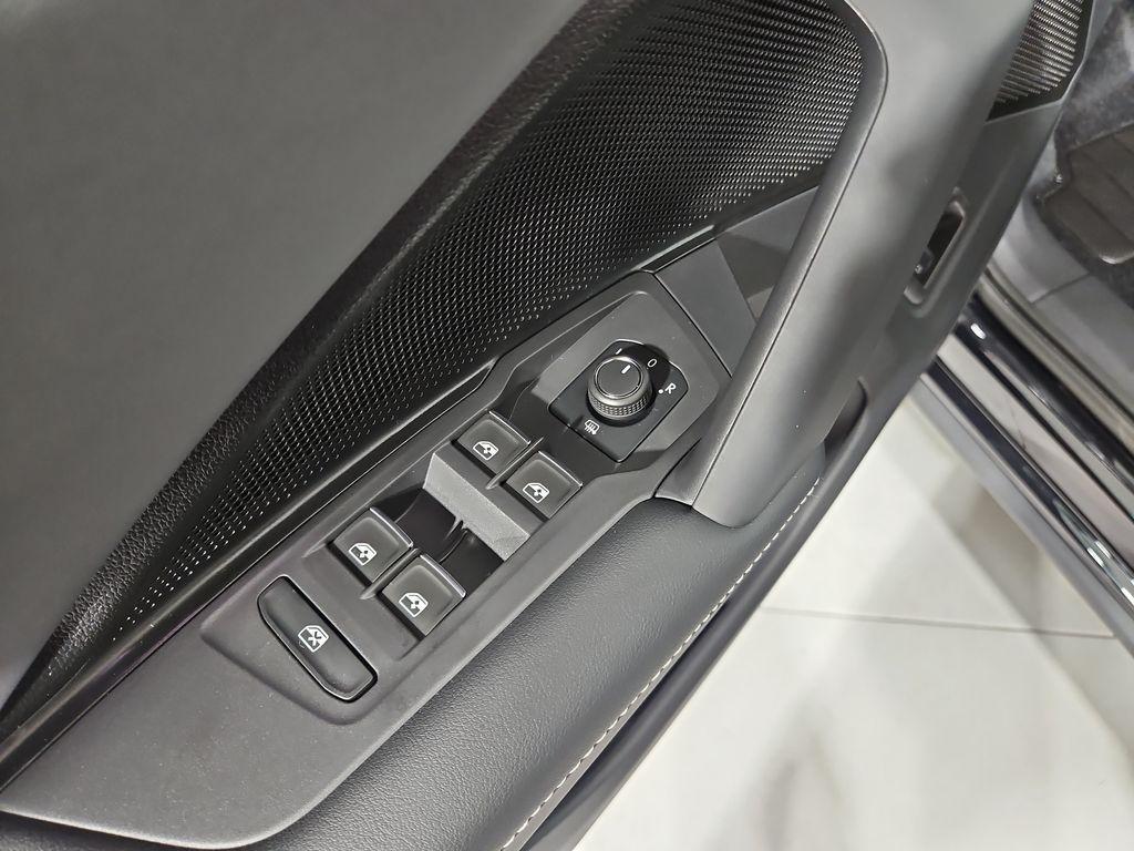 new 2025 Volkswagen Tiguan car, priced at $33,280