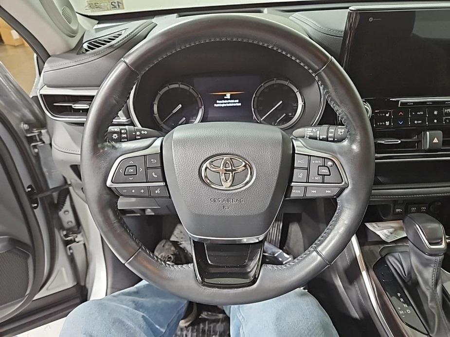 used 2021 Toyota Highlander car, priced at $36,463