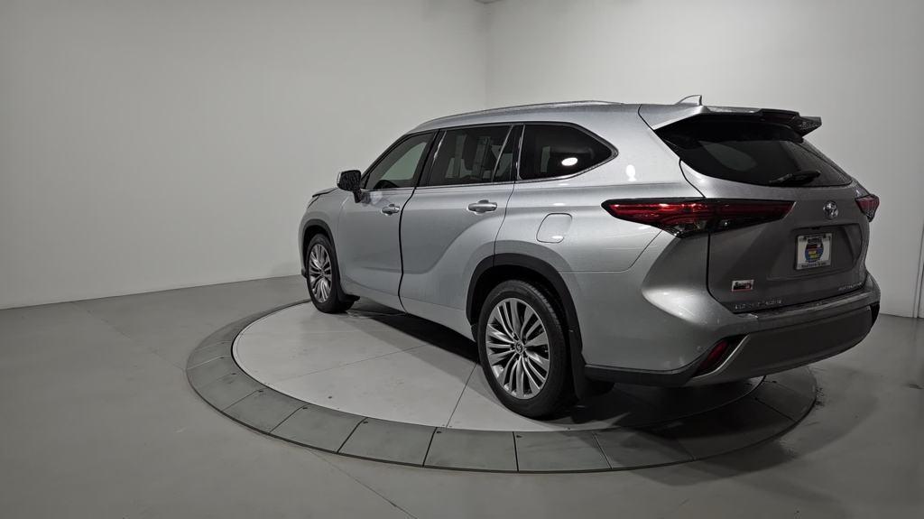 used 2021 Toyota Highlander car, priced at $36,463