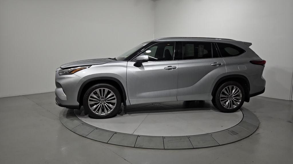 used 2021 Toyota Highlander car, priced at $36,463