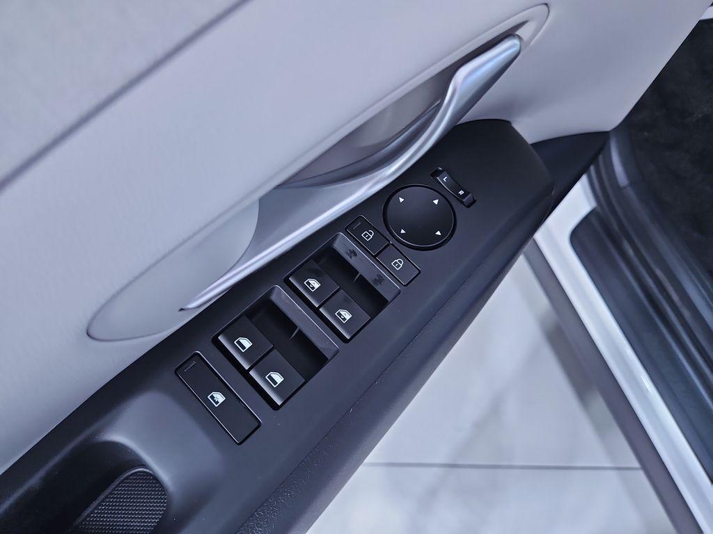 new 2025 Hyundai TUCSON Hybrid car, priced at $35,930