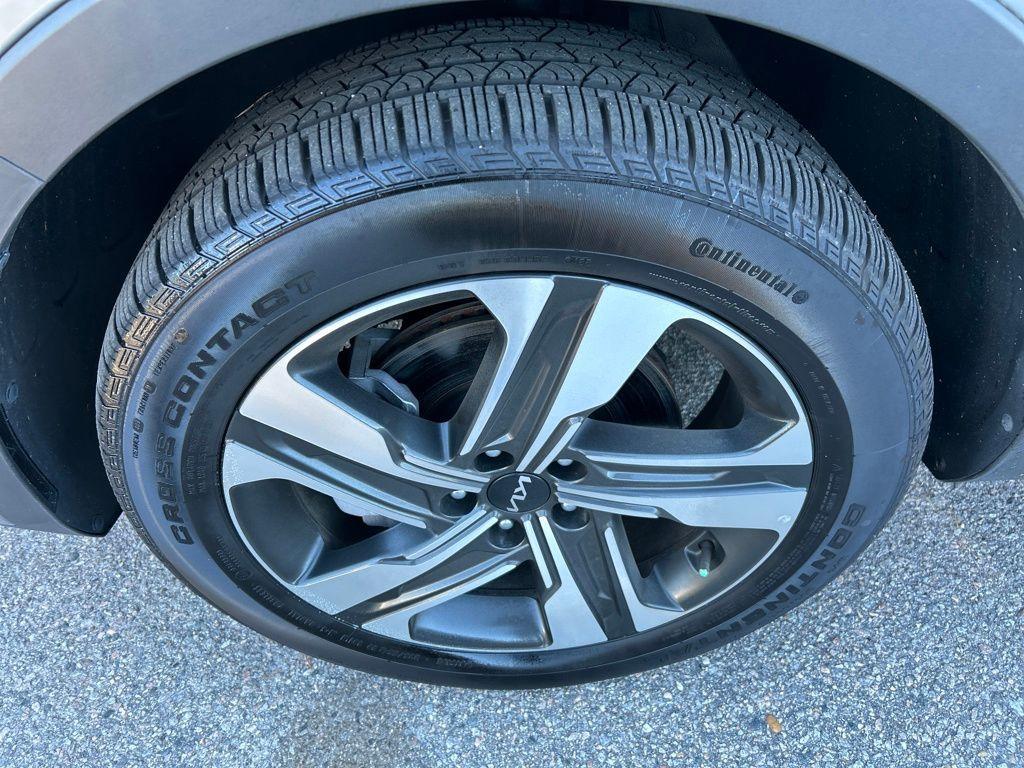 used 2023 Kia Sorento Hybrid car, priced at $34,641