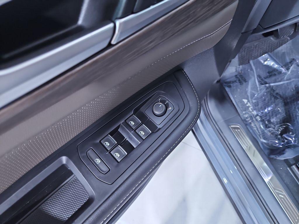 new 2025 Volkswagen Atlas car, priced at $46,270