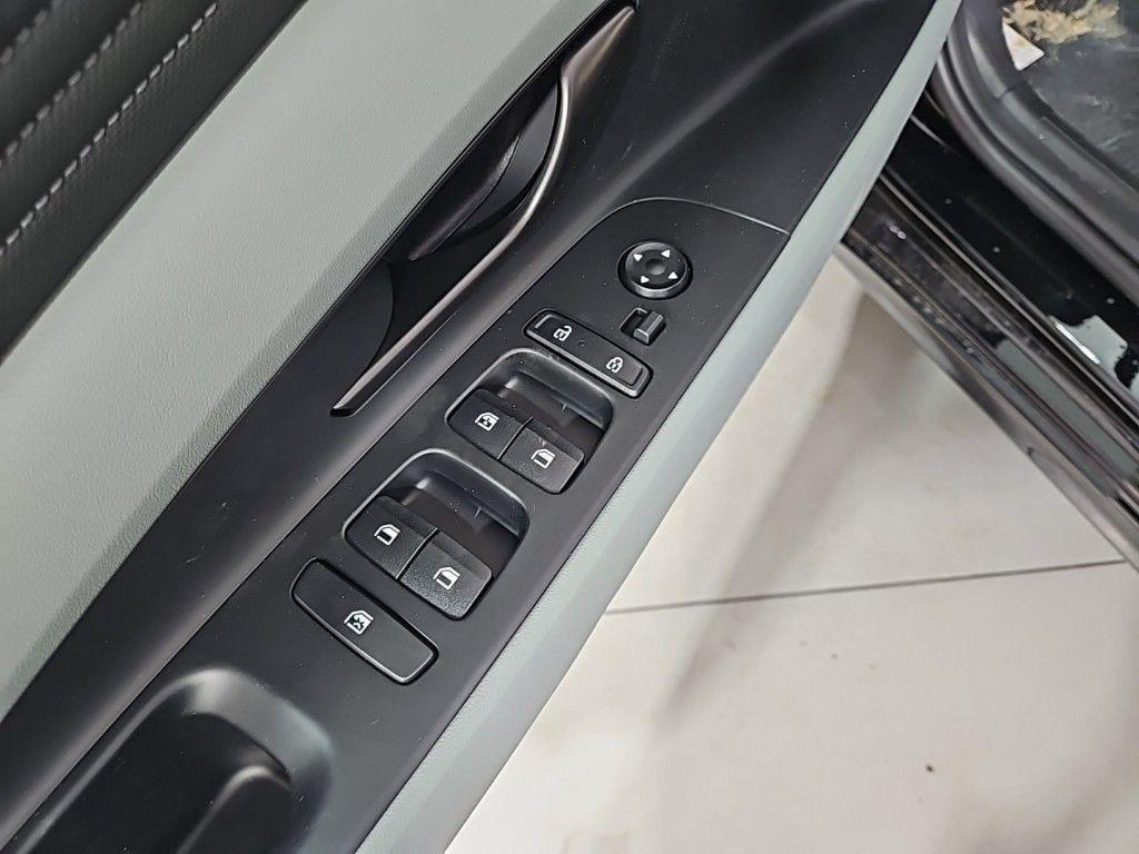 new 2025 Hyundai ELANTRA HEV car, priced at $28,610
