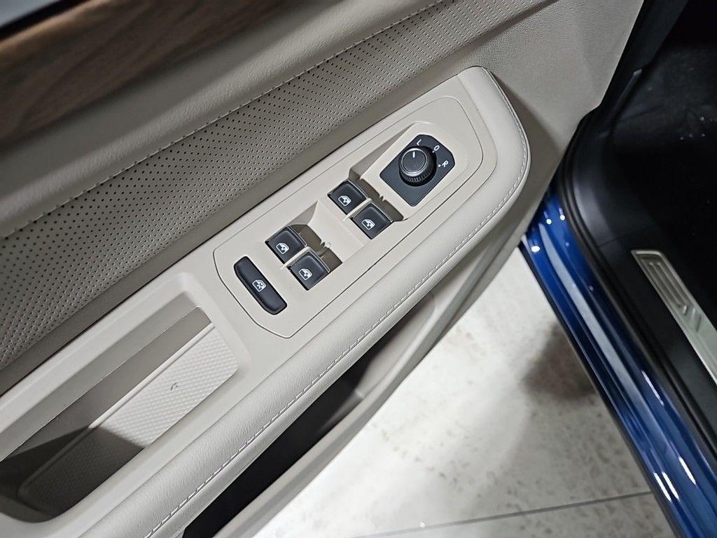 new 2025 Volkswagen Atlas car, priced at $42,463