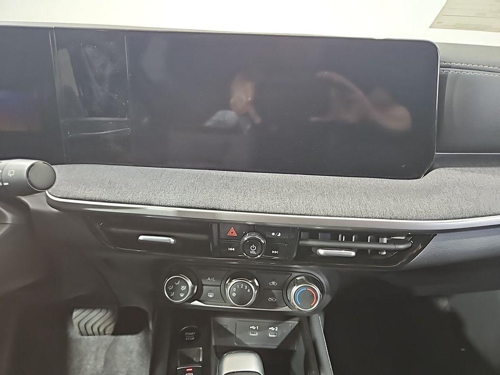 new 2025 Nissan Kicks car, priced at $27,367
