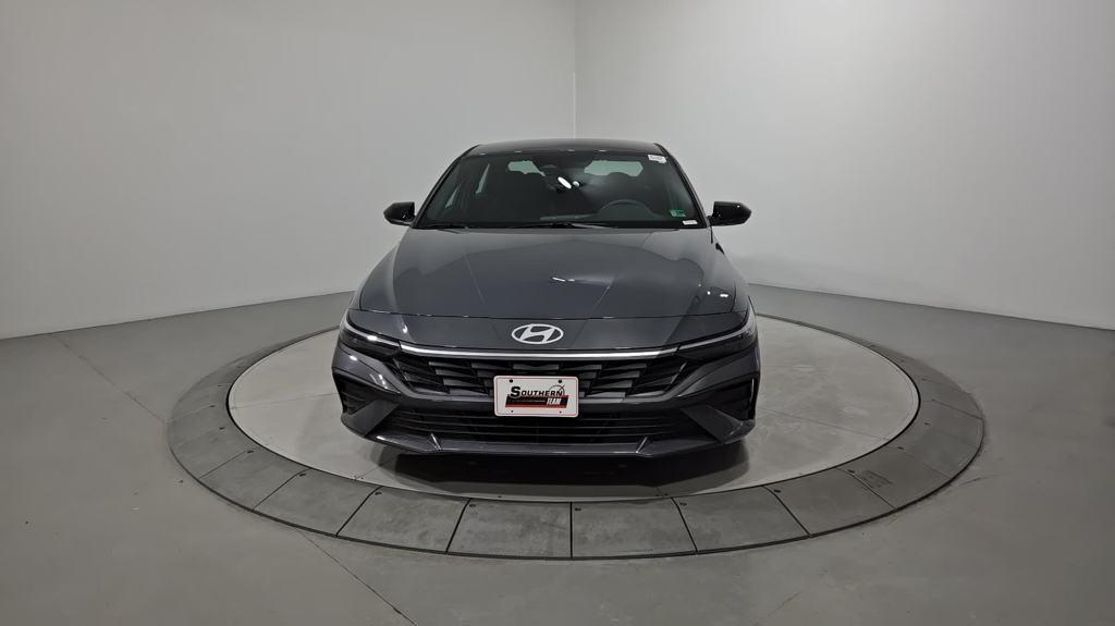 new 2025 Hyundai Elantra HEV car, priced at $28,186