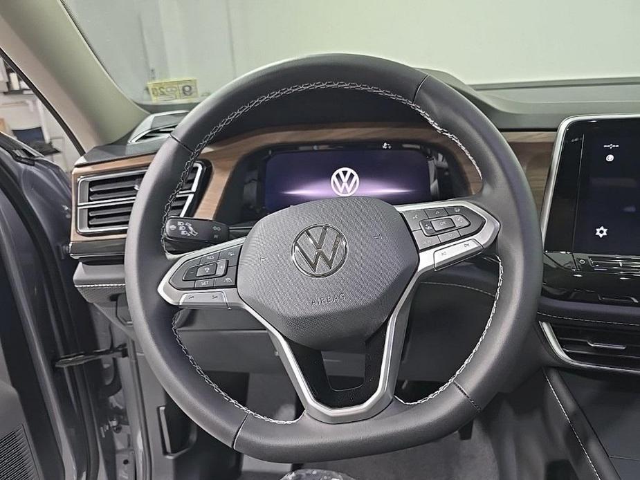 new 2024 Volkswagen Atlas car, priced at $37,652