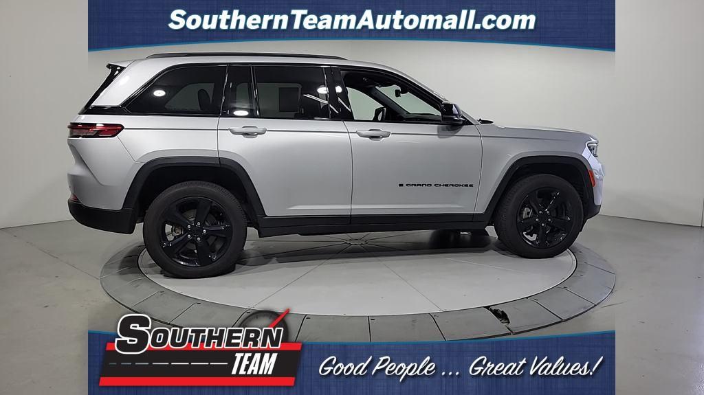 used 2023 Jeep Grand Cherokee car, priced at $35,190