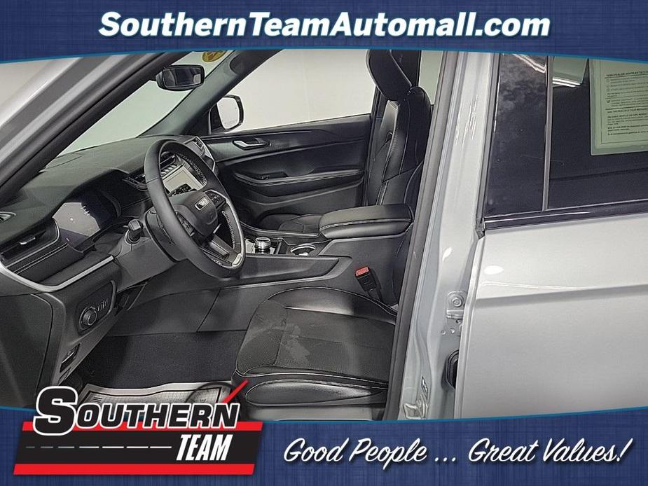 used 2023 Jeep Grand Cherokee car, priced at $35,190