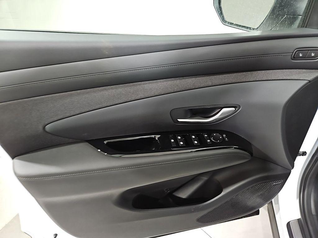 new 2025 Hyundai TUCSON Hybrid car, priced at $41,854