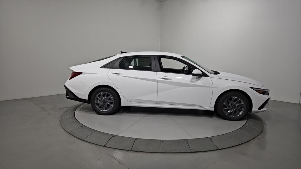 new 2025 Hyundai Elantra HEV car, priced at $25,288