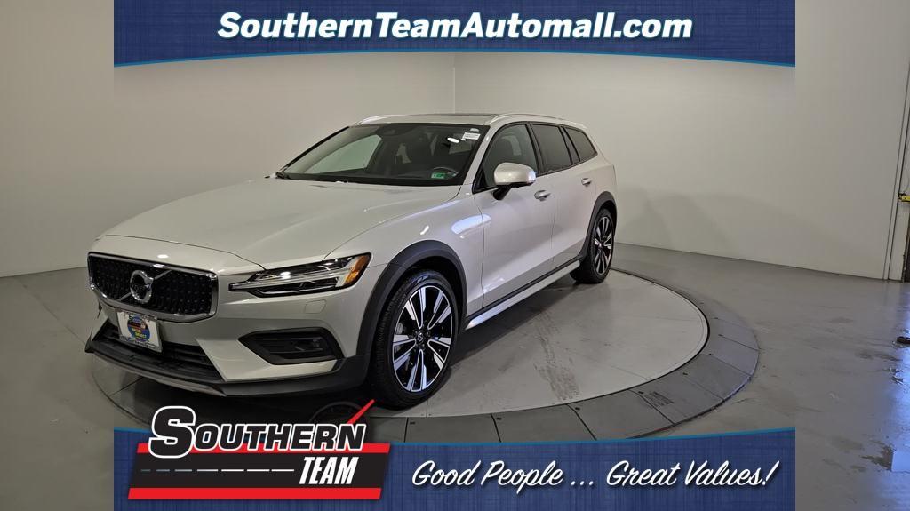 used 2020 Volvo V60 Cross Country car, priced at $26,552