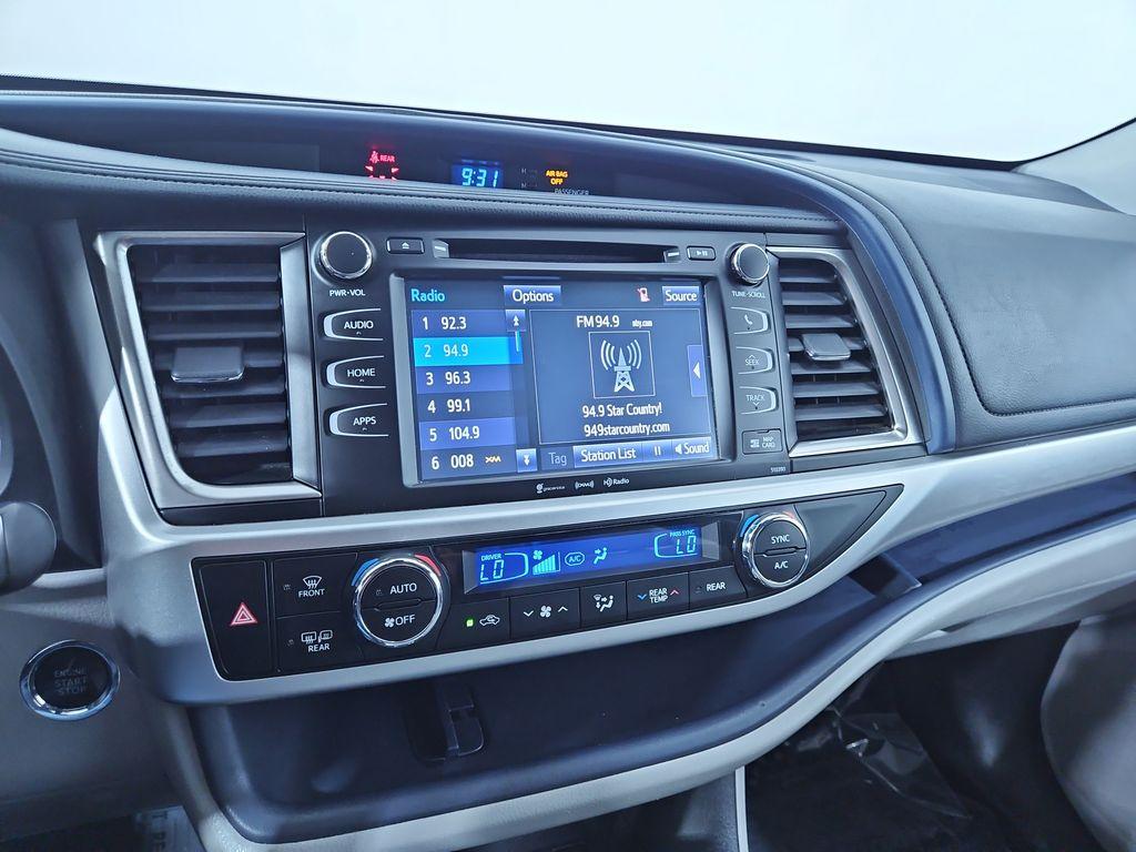 used 2019 Toyota Highlander car, priced at $26,367