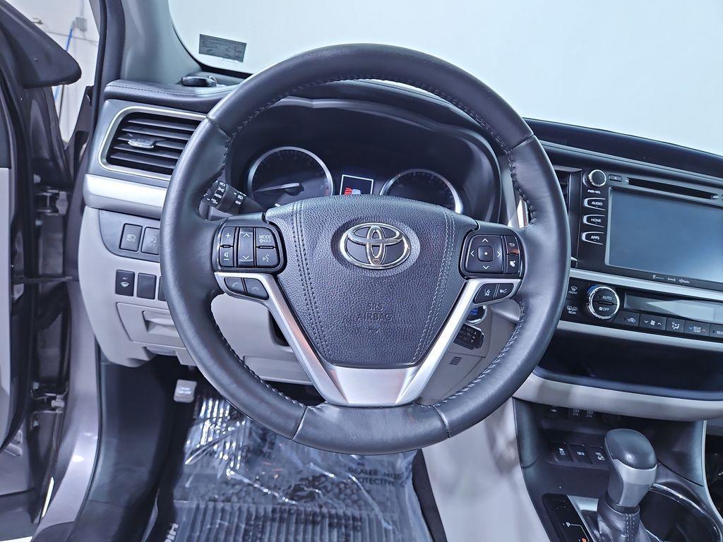 used 2019 Toyota Highlander car, priced at $26,367