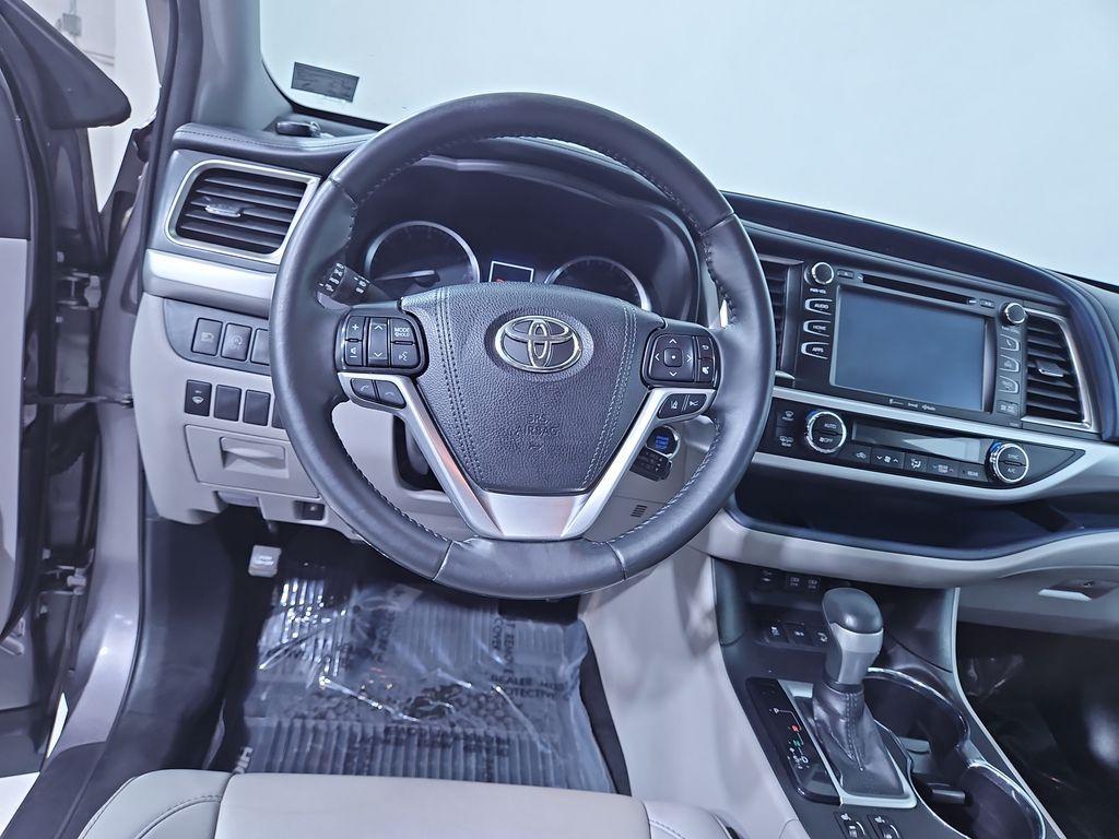 used 2019 Toyota Highlander car, priced at $26,367