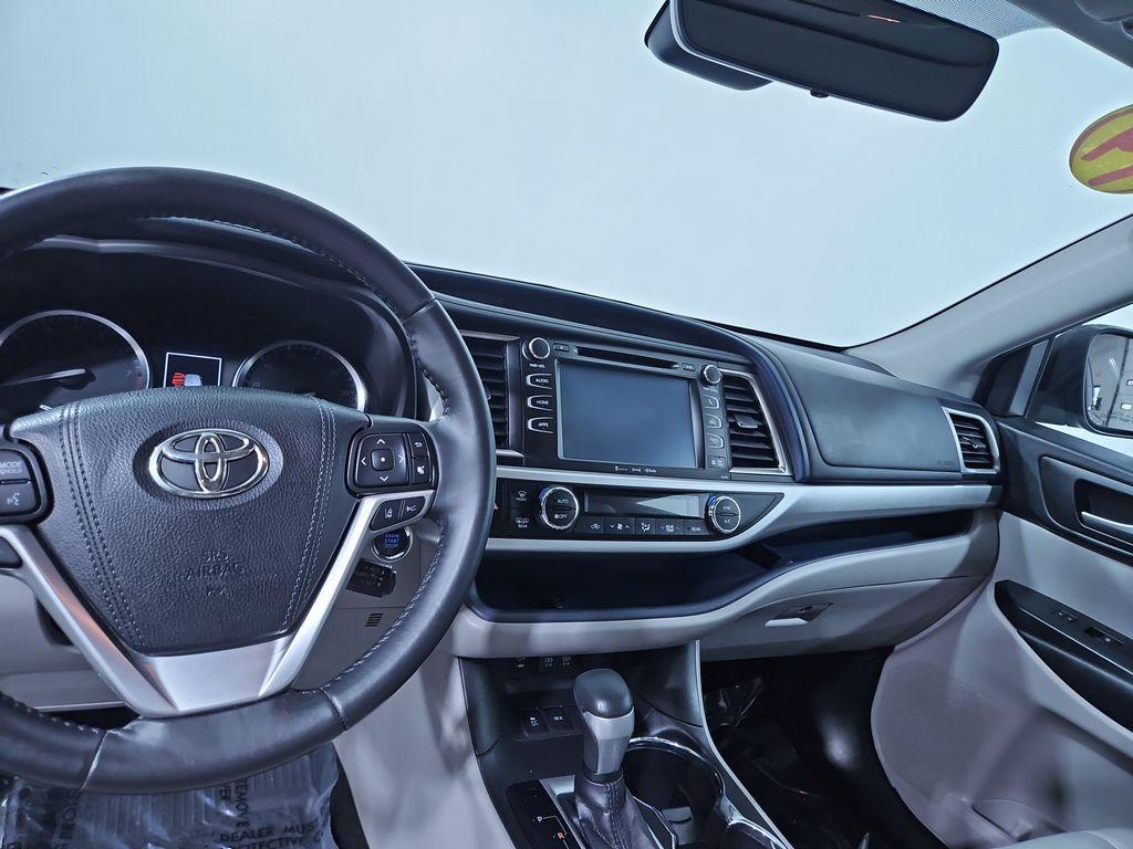 used 2019 Toyota Highlander car, priced at $26,367