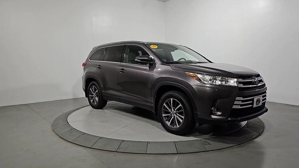used 2019 Toyota Highlander car, priced at $26,367