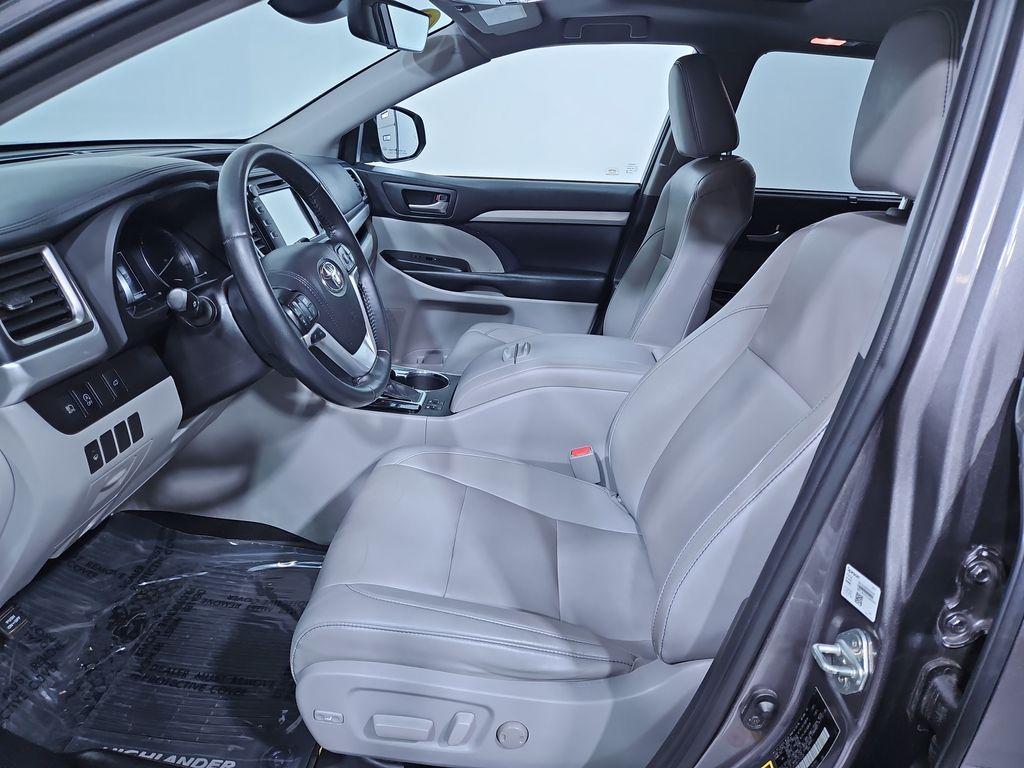 used 2019 Toyota Highlander car, priced at $26,367