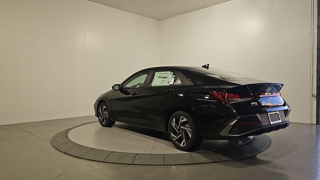 new 2025 Hyundai Elantra car, priced at $22,986