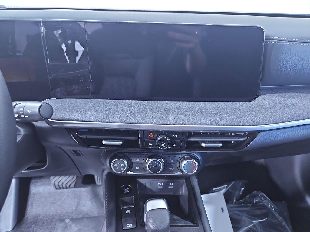 new 2025 Nissan Kicks car, priced at $28,065