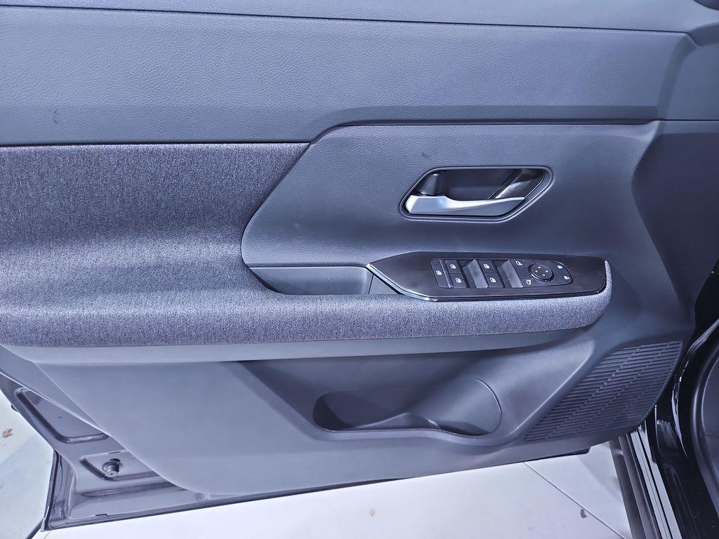 new 2025 Nissan Kicks car, priced at $28,065