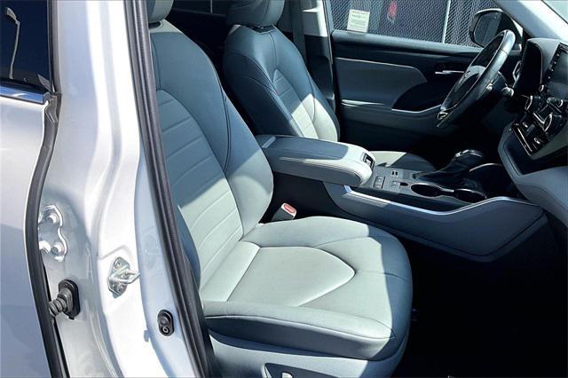 used 2021 Toyota Highlander car, priced at $32,249