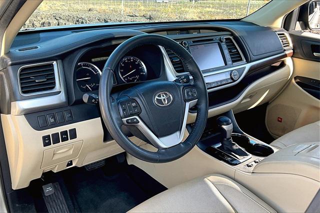 used 2014 Toyota Highlander Hybrid car, priced at $25,795