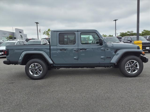 new 2024 Jeep Gladiator car, priced at $46,155