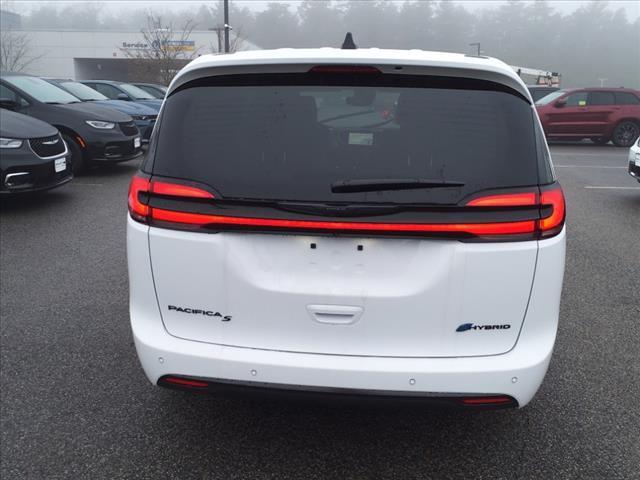 new 2024 Chrysler Pacifica Hybrid car, priced at $43,959