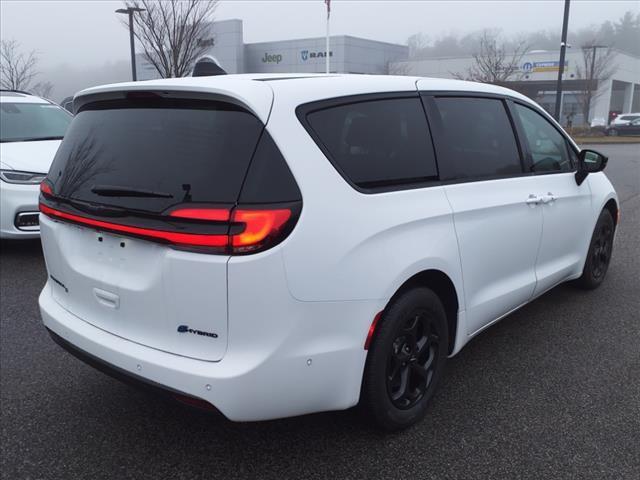 new 2024 Chrysler Pacifica Hybrid car, priced at $43,959